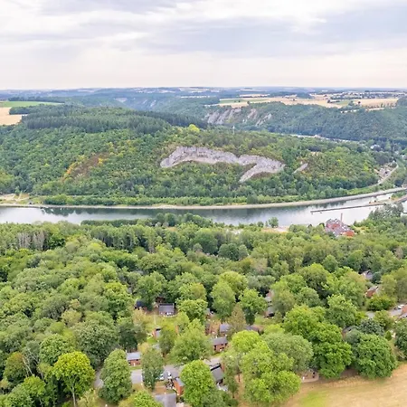 Envie de vous évader dans la vallée de la Meuse? Hastiere-par-dela Extérieur photo